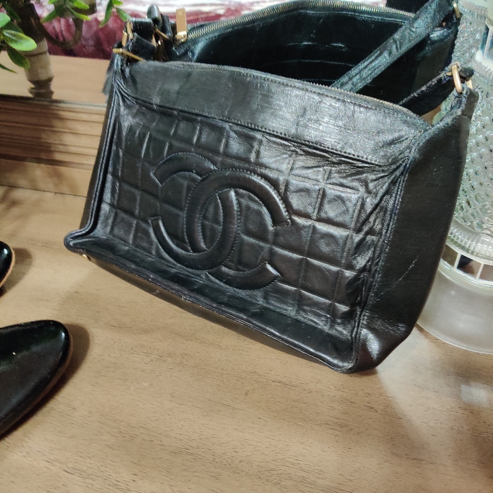 Auth Chanel Lambskin leather handbag